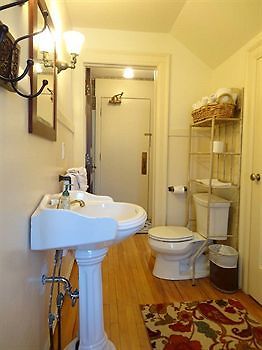 Stone Chalet B&B Inn And Event Center Ann Arbor Bagian luar foto